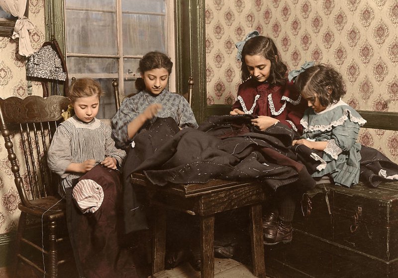 Протнихи: Катрина де Като (6 лет), Франко Брезо (11 лет), Мария Аттрео (12 лет) и Мэтти Аттрео (5 лет). Январь 1910-го, Нью-Йорк,