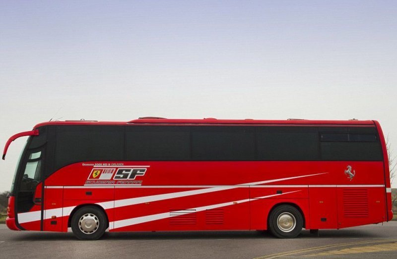 Автобус, который команда Scuderia Ferrari использовала в 2000-х, уйдет с молотка