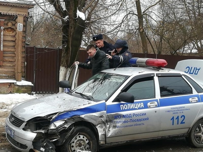 Авария дня. В Павловском Посаде пьяный водитель врезался в полицейский автомобиль