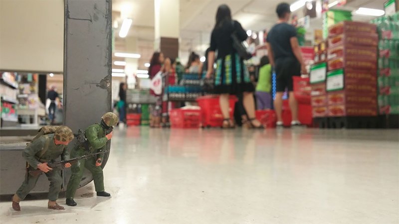 Невероятные приключения игрушечных солдатиков в реальном мире