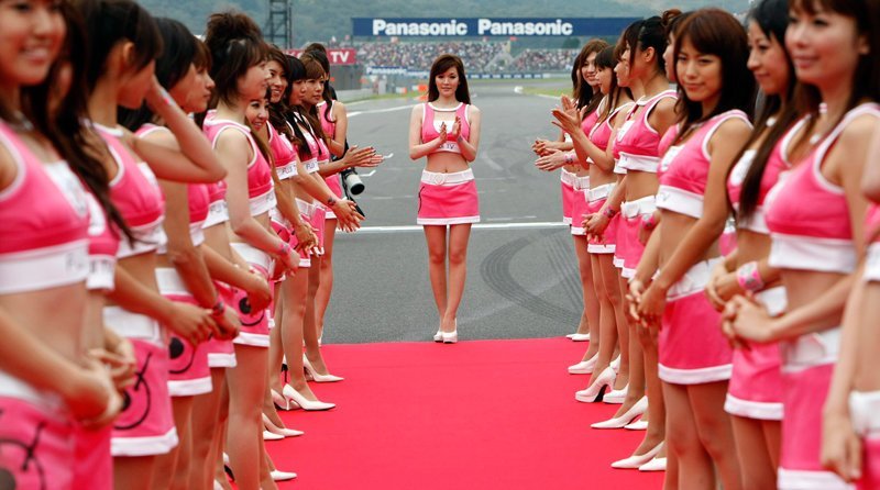Полный финиш: «Формула-1» лишилась девушек