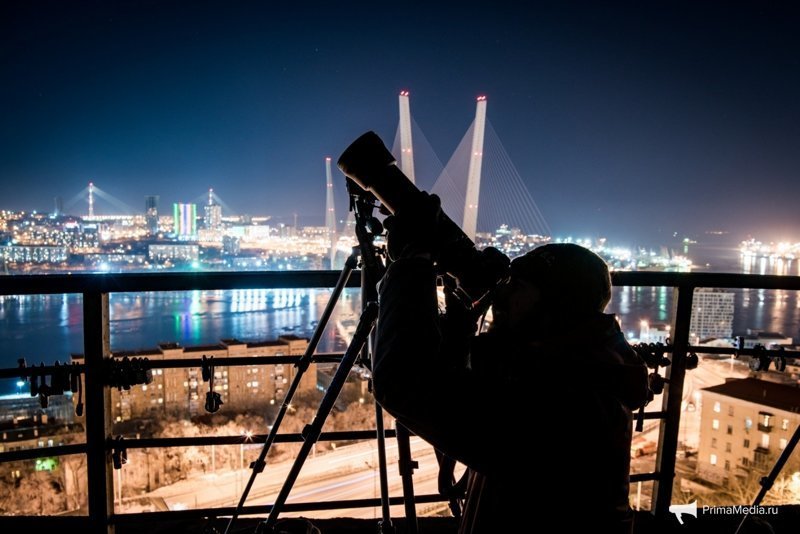 Жители Владивостока наблюдали суперлуние, полнолуние и затмение одновременно