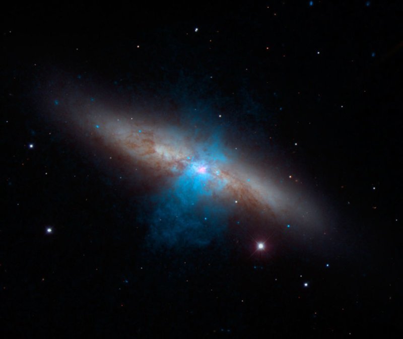 Умирающая звезда - пульсар находится на расстоянии около 12 миллионов световых лет от нашей  солнечной системы интересное, космос, красота, наука, фото