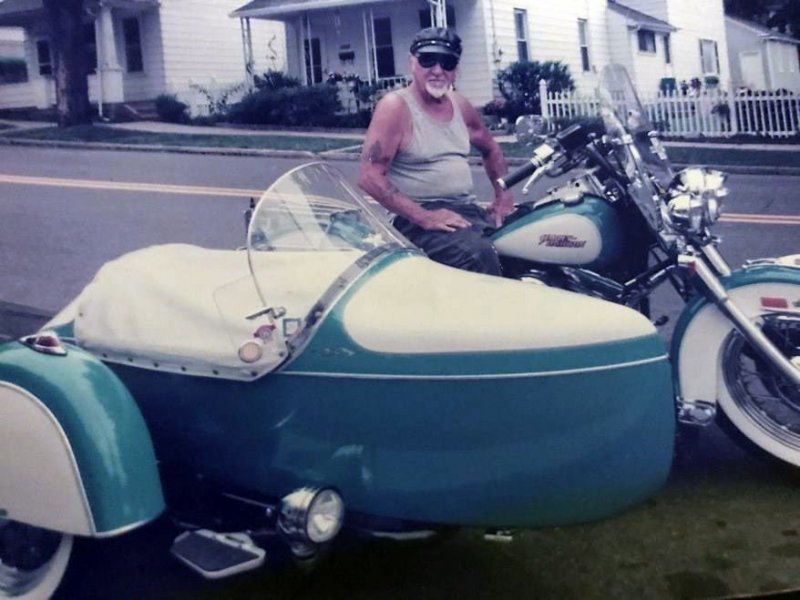 Байкера похоронили в коляске его любимого Harley-Davidson