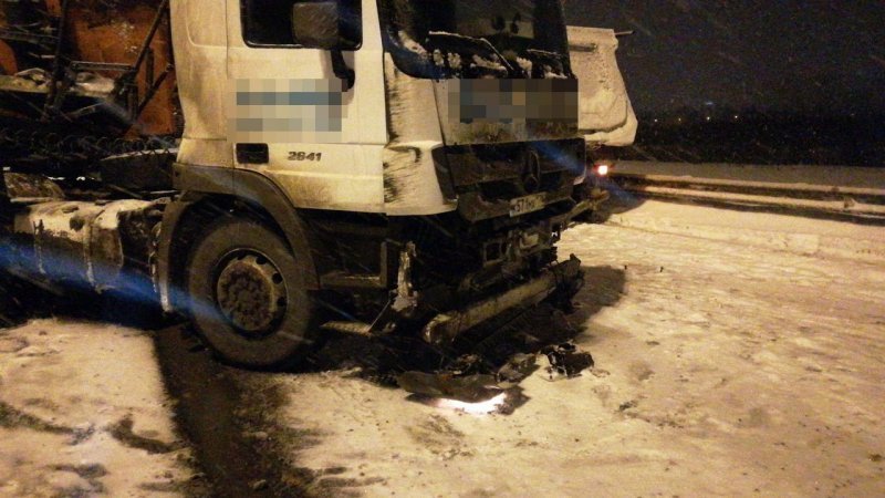 Авария дня. Массовое ДТП с грузовиком и снегоуборщиком в Петербурге