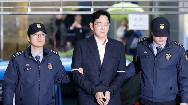 в той же Корее арестовали Ли Чже Ена - главу Самсунг - одной из крупнейших мировых компаний