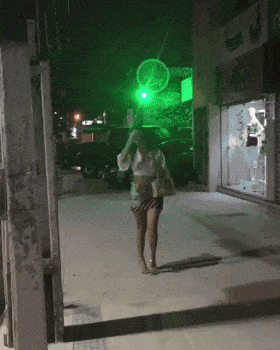 Она просто куртку в клубе забыла, сейчас вернется: