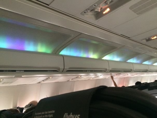 Подсветка в стиле Северного сияния на рейсе в Исландию