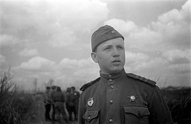 Портрет гвардии сержанта на Воронежском фронте. Время съемки: 1943