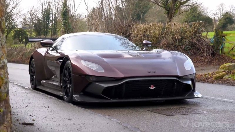 Уникальный Aston Martin Vulcan для дорог общего пользования