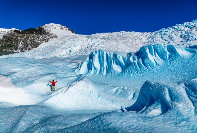 Чтобы понять масштаб ледника, достаточно увидеть фото с человеком