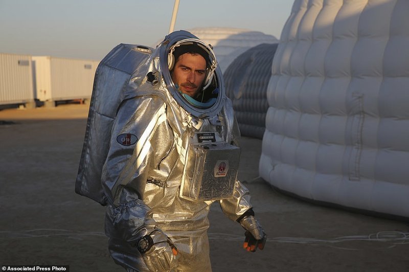 В пустыне на Среднем Востоке идёт эксперимент по симуляции жизни на Марсе