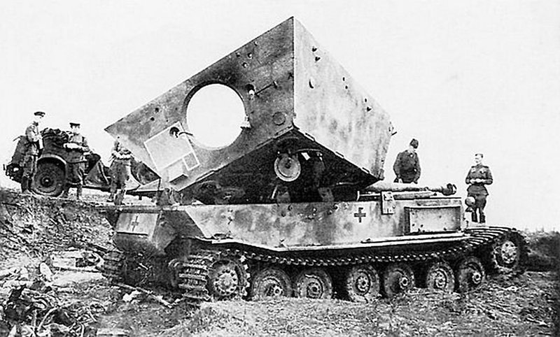 «Фердинанд» из состава 2-й роты 653-го батальона тяжёлых истребителей танков, уничтоженный внутренним взрывом. Июль 1943 года