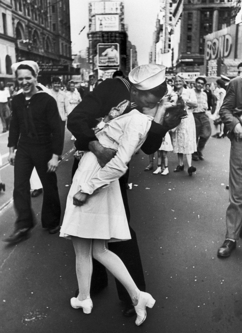 День победы на Таймс-сквер. Альфред Эйзенштадт, 1945г.