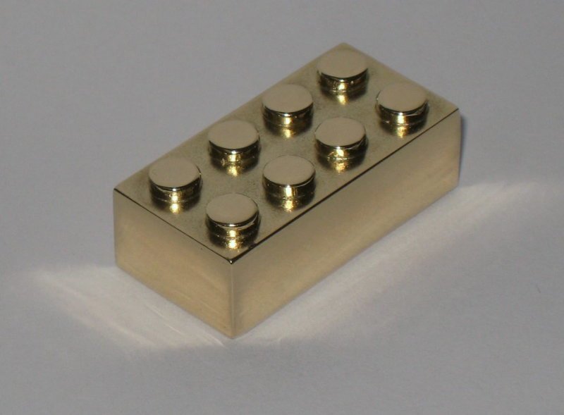 5. Этот малюсенький кирпичик Lego выполнен с 1979 по 1981 годы. Он состоит из 25,65 грамм 14-каратного золота