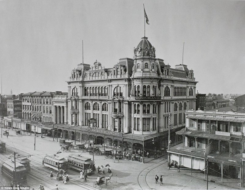 Грандиозное здание универмага в Викторианском стиле было снесено в 1908 году