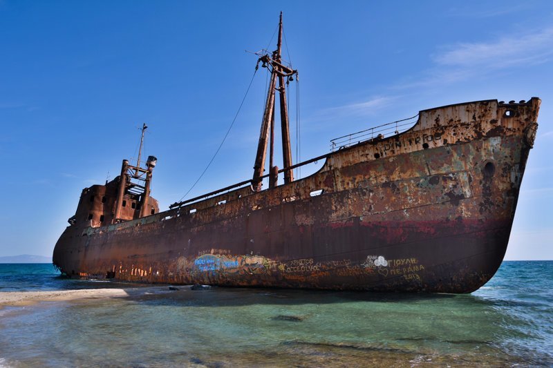 Dimitrios  это небольшой, 67 метровый грузовой корабль, построенный в 1950 году, который сел на мель на пляже Valtaki в Лаконии, Греция, и находится там с 23 декабря 1981 года по сей день