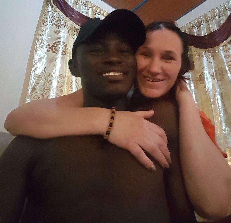Мать девяти детей укатила в Африку за новой любовью