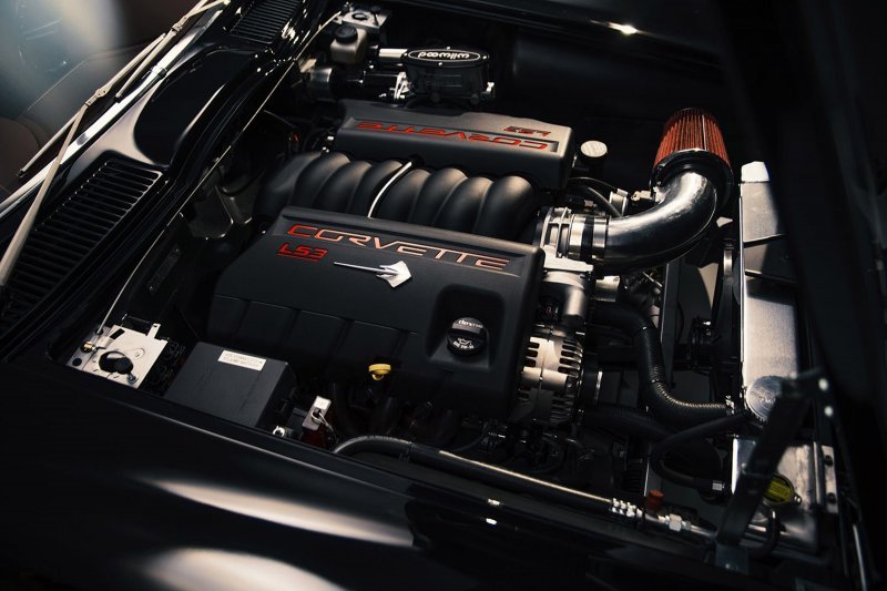 Главным изменением является установка 6,2-литрового мотора V8 с индексом LS3. Такой двигатель выдает 518 лошадиных сил.
