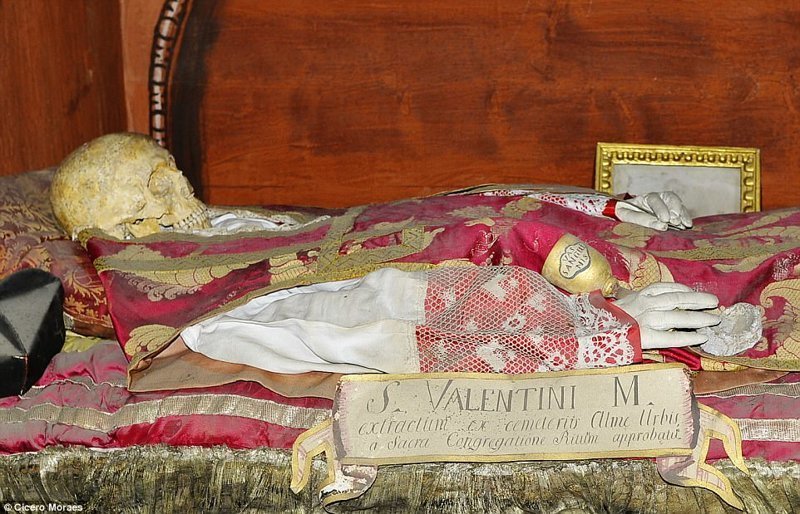 Останки святого Валентина, хранящиеся в римской базилике Санта-Мария-ин-Космедин