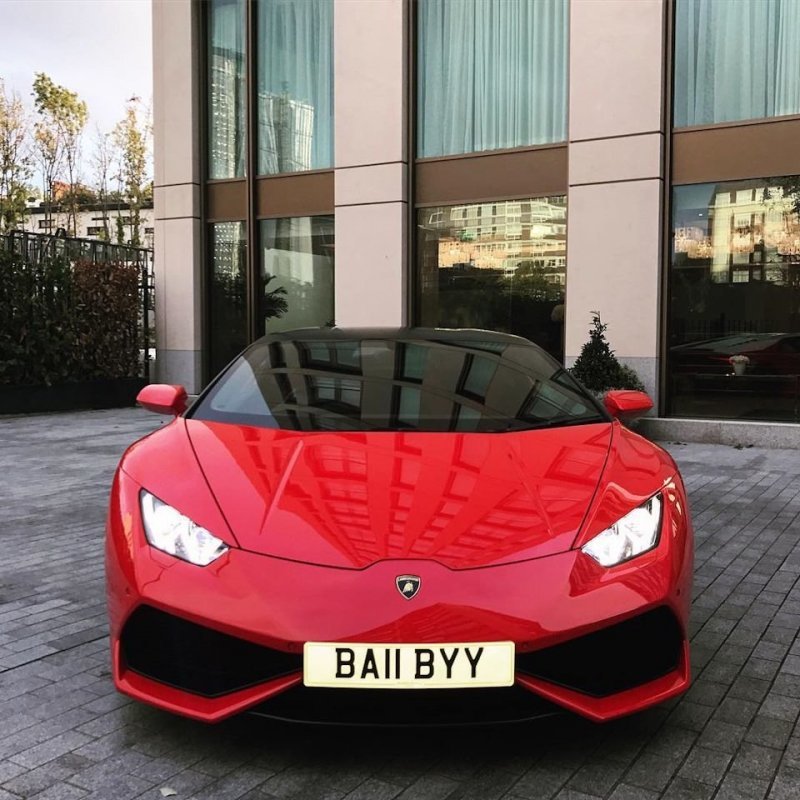 Новым транспортным средством дизайнера стал итальянский спорткар Lamborghini Huracan, который также получил регистрационный знак BAII BYY.