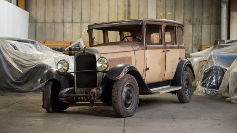Ещё меньше — €4000 — принёс марке Citroen C4 Familiale образца 1930 года. Машина тоже в далёком от идеала состоянии, зато имеющая все документы для использования на дорогах!