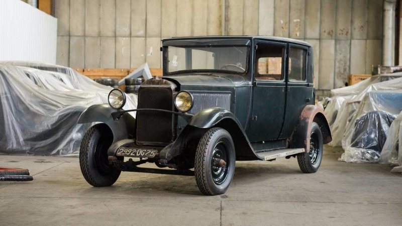 За Citroen C4 Berline выручили те же €4500, что и за модель 1929 года, при том, что у автомобиля 1932 года состояние очевидно получше.