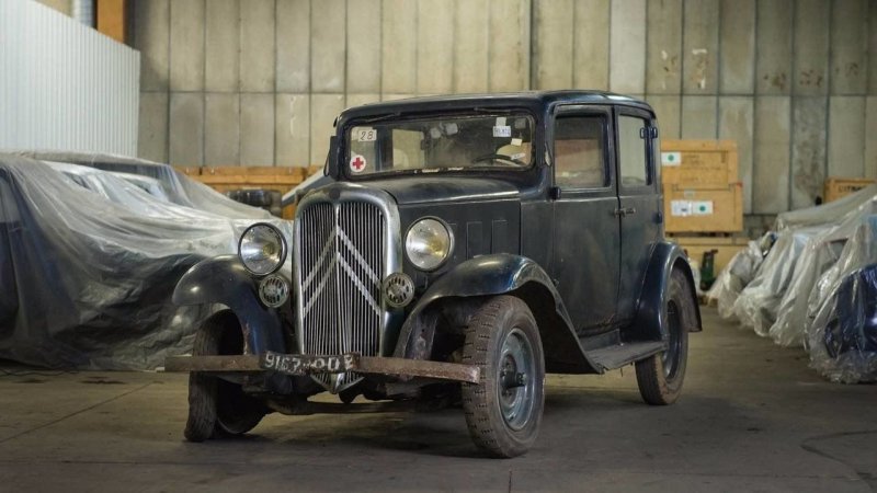 Дороже — за €5000 — был продан предсерийный вариант Citroen Rosalie 10L, намотавший с 1933 года 13601 километр пробега.