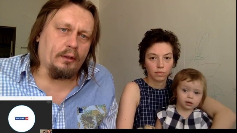 Бежавшая из России с тремя детьми Коза (Участница арт-группы «Война» Наталья Сокол) попросила помощи