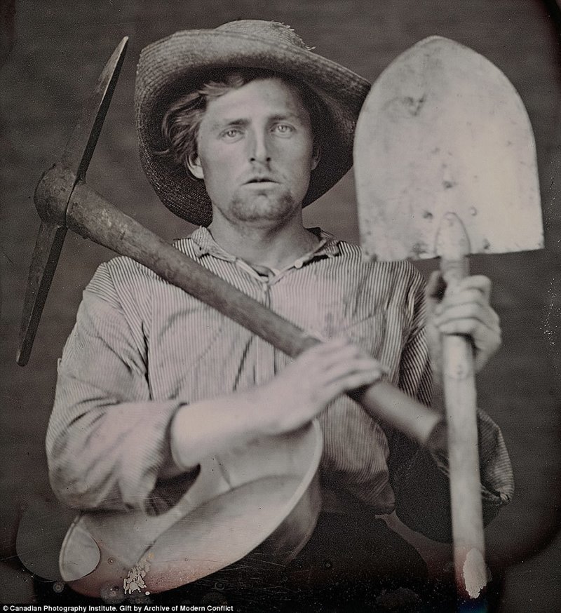 Молодой аргонавт из 19 века с орудиями своего труда, 1851 г.