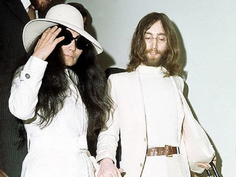Она разрушила The Beatles. История любви Джона Леннона и Йоко Оно