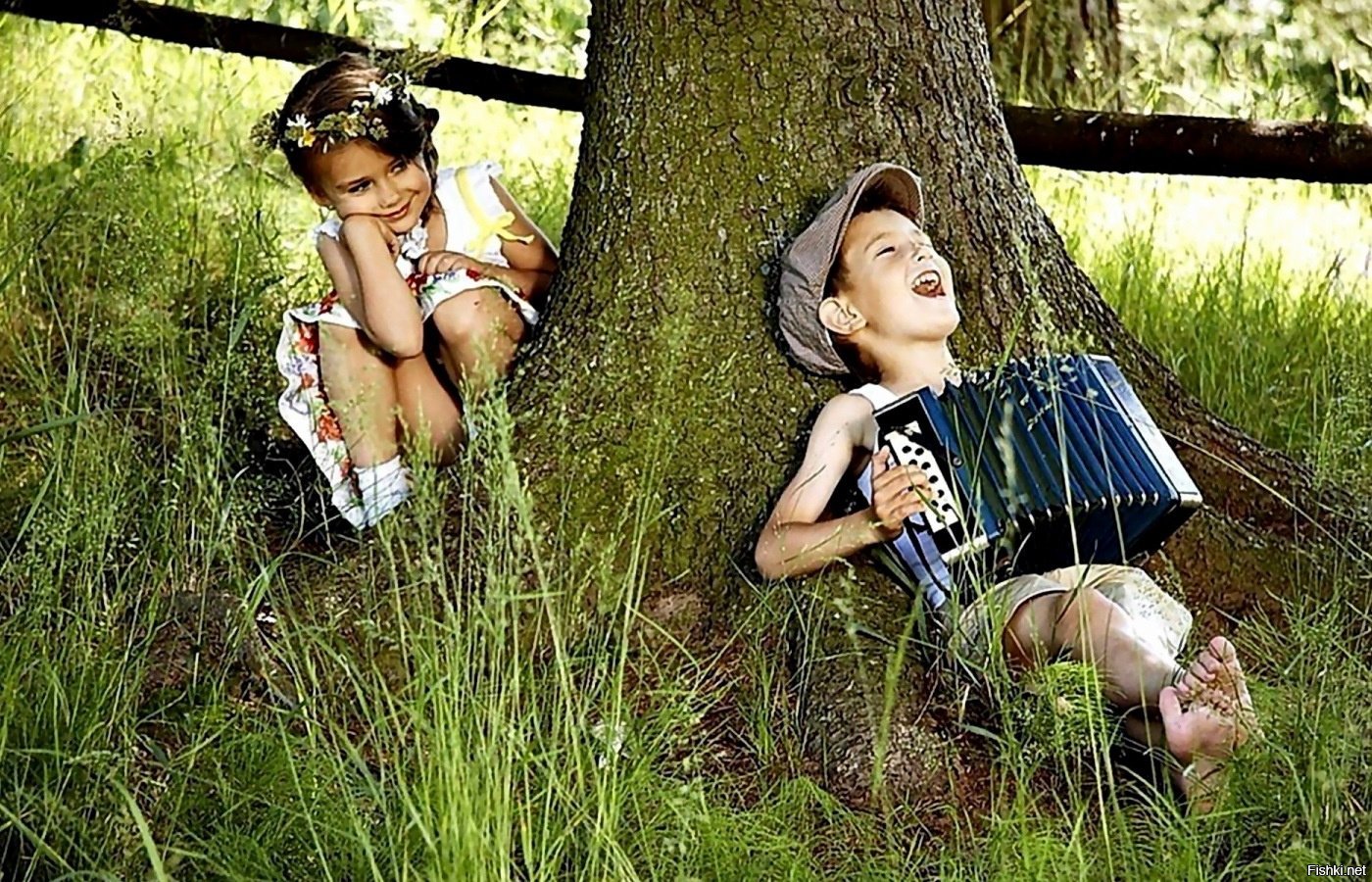 Это мое самое любимое детство. Счастливое детство в деревне. Лето в деревне детство. Ребятишки на природе. Мальчик и девочка в деревне.