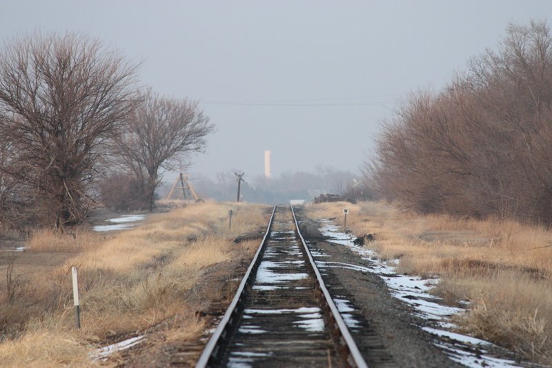 Железная дорога уходит за горизонт