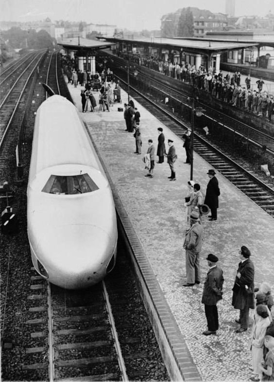 Берлин. Транзитная система. Нацистско-германский  поезд-пуля. 21 июня 1931