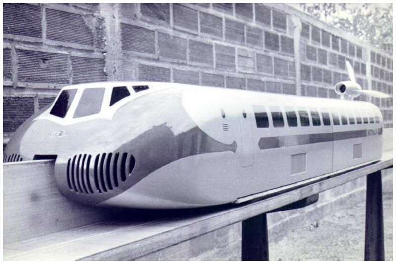 Модель поезда на воздушной подушке