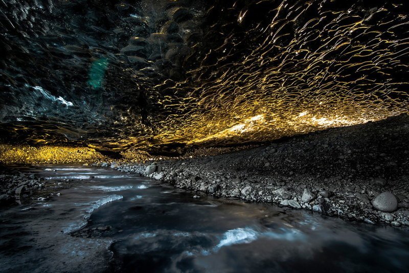 Горы и ледяные пещеры Исландии на снимках Матея Крижа