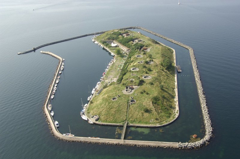 Форт Флакфортет (Fort Flakfortet), остров Сальтхольмреб, пролив Оресун, Дания