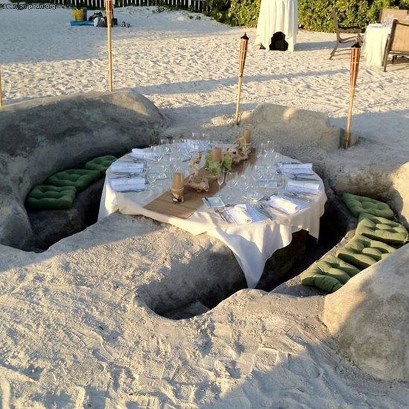 12. За необычным обеденным столом на пляже в Сарасоте, Флорида.