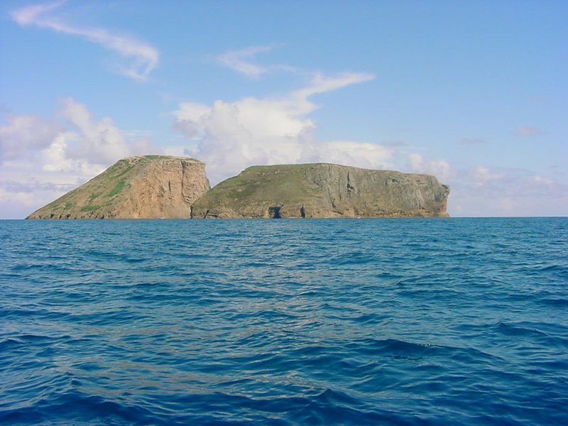 Два необитаемых острова Азорского архипелага в Северной Атлантике