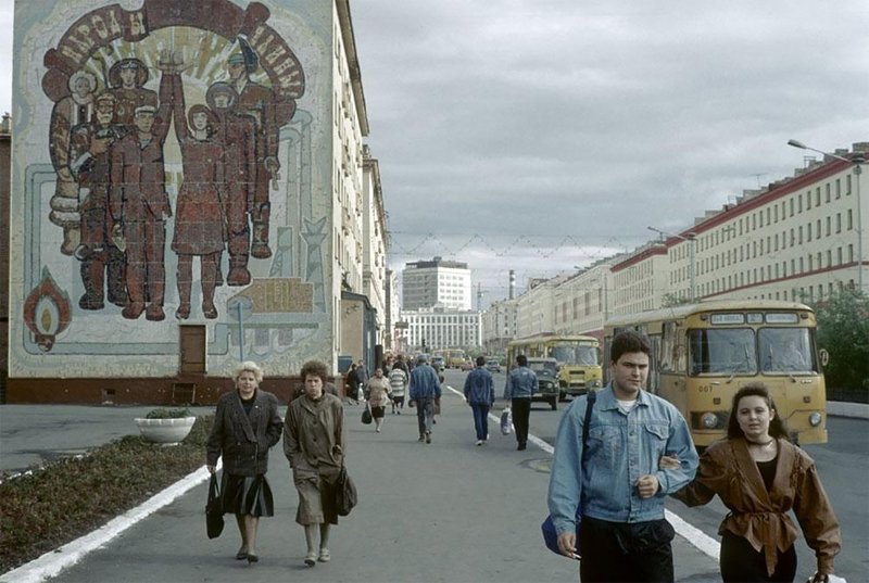 Норильск, на одной из улиц города, 1993 г.