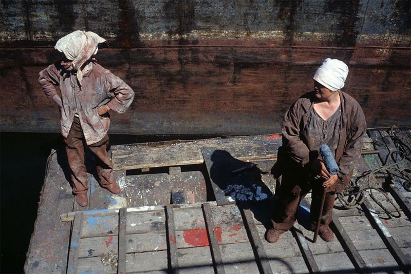 Красноярск, женщины-маляры в речном порту, 1993 г.