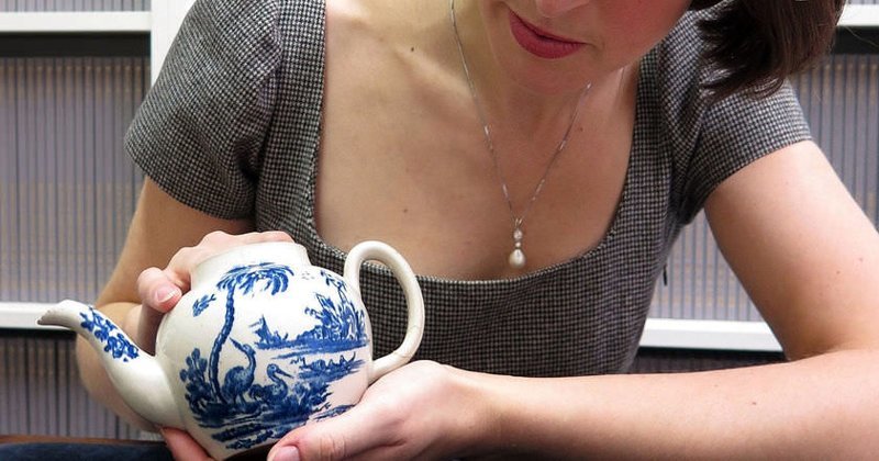 Британец продал за 800,000$ старинный чайник, купленный им ранее за 20$