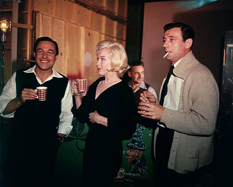 Джин Келли, Мэрилин Монро и Ив Монтант на съемках  "Займемся любовью" (Let's Make Love) , 1960.