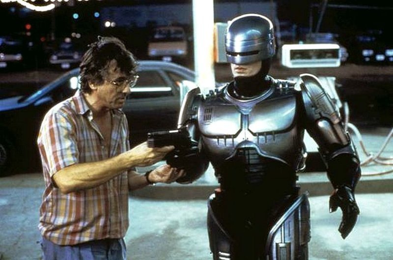 Пол Верховен и  Питер Уэллер на съемочной площадке RoboCop (1987).