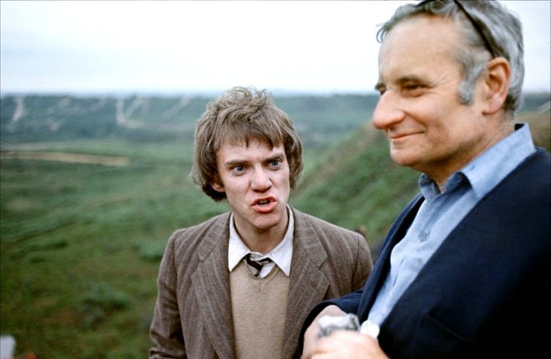 Малкольм Макдауэлл и режиссер Линдсей Андерсон во время создания фильма O Lucky Man! (1973).