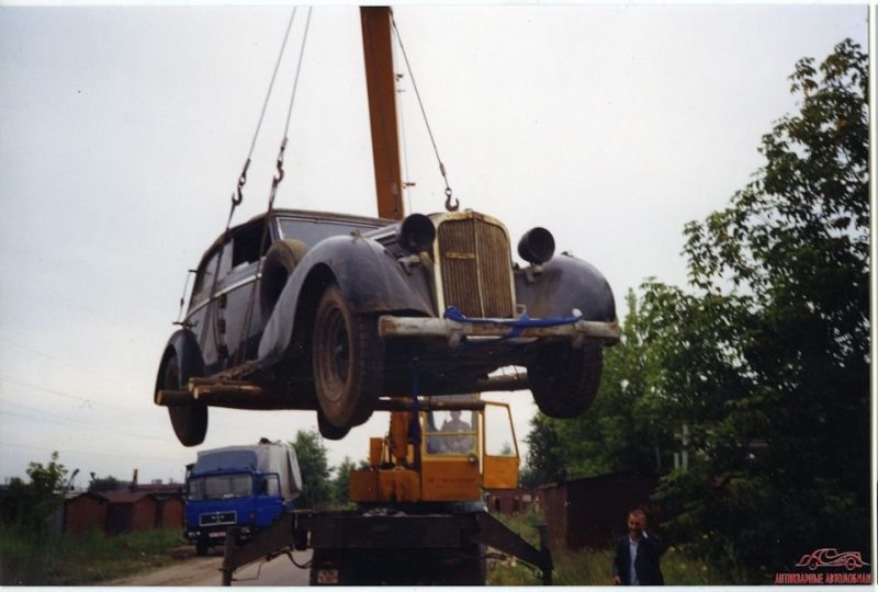 Фото из личного архива: погрузка одной из найденных на территории РФ машин
