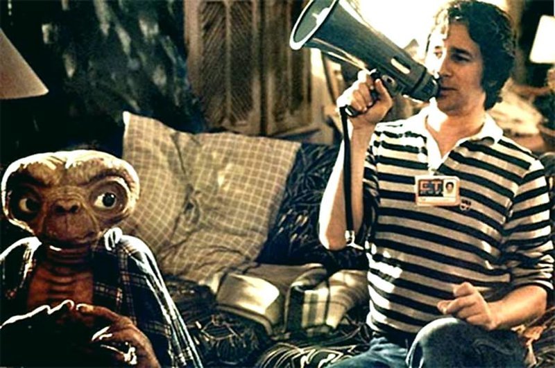 Стивен Спилберг на съемочной площадке ET Extra-Terrestrial . 1982 год