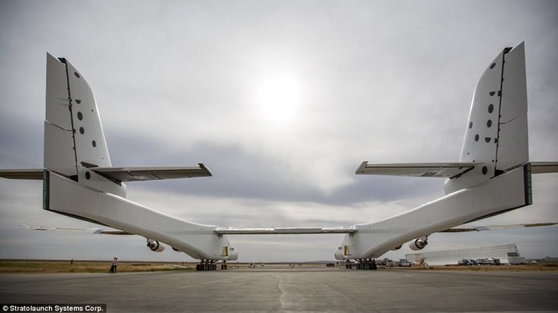 В США испытали самый большой самолет в мире