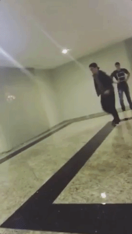 Из-за последнего кадра нам кажется, что потом он даже не вспомнит этого