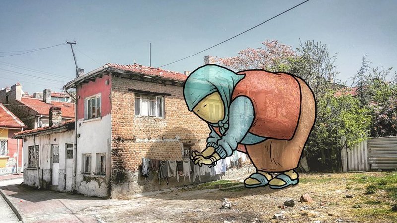 Турецкий художник необычно привлекает внимание туристов